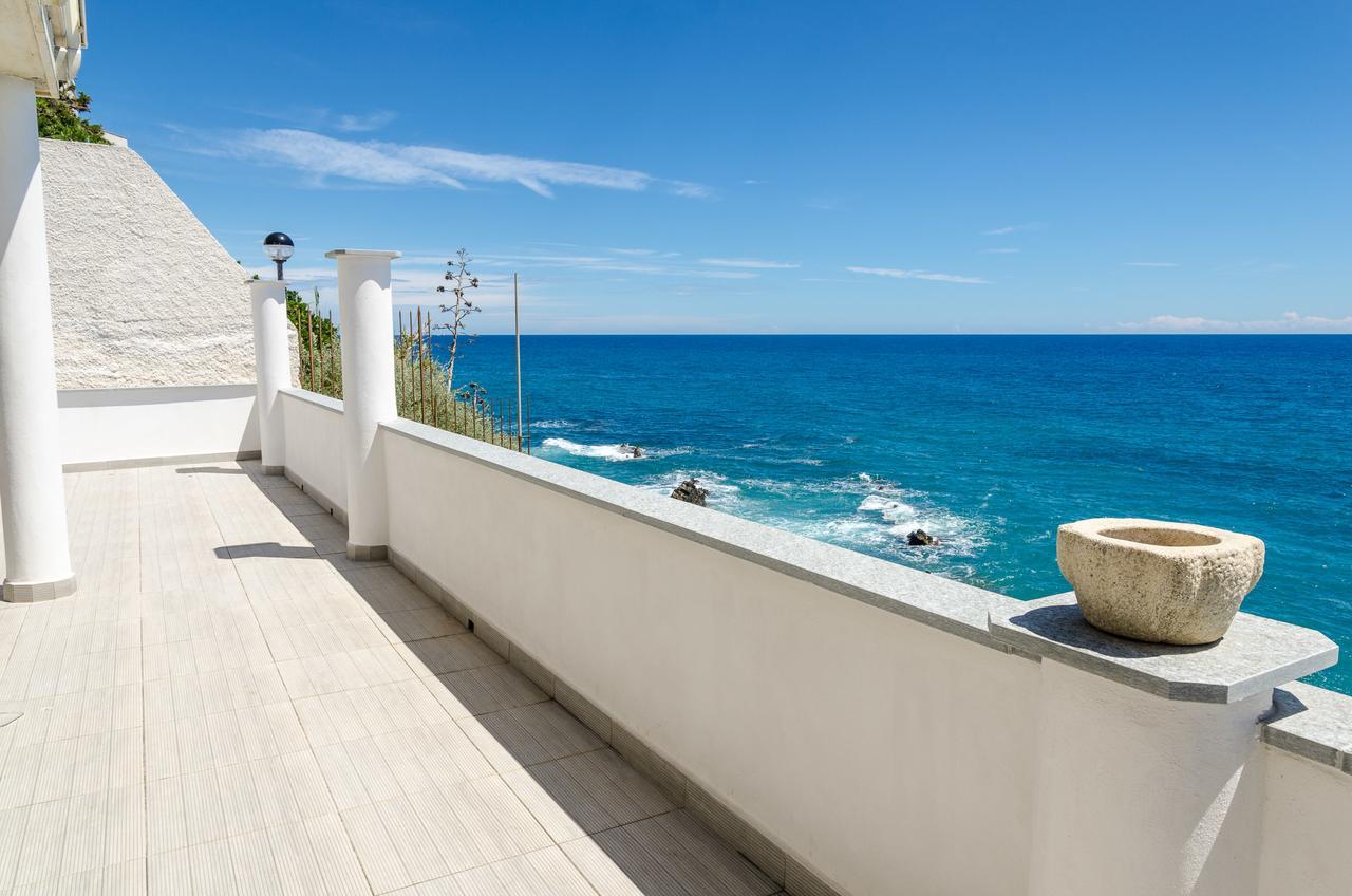 Seaside Holiday Apartment - Unique Location Cipressa Esterno foto
