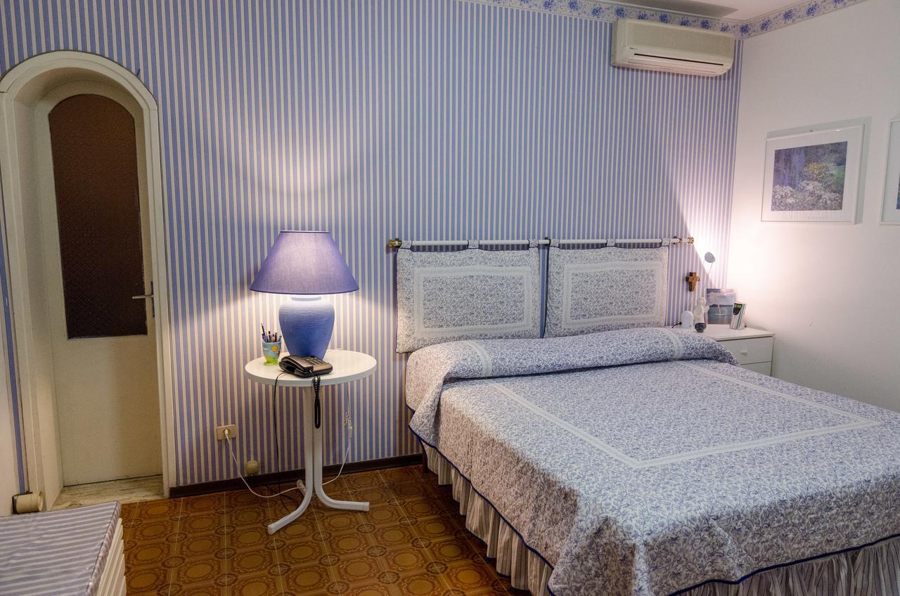 Seaside Holiday Apartment - Unique Location Cipressa Esterno foto